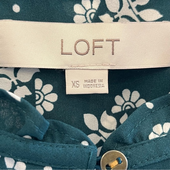 LOFT XS Blouse Cap Sleeve One Button Front Opening Green/White Semi Sheer - Picture 5 of 6